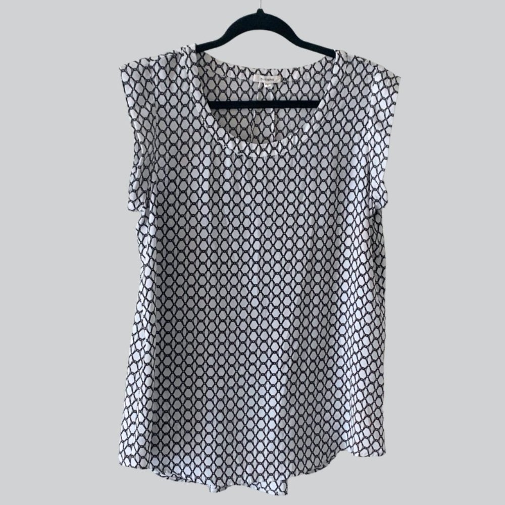 Pleione Sleeveless Black and White Geometric Top - size Medium